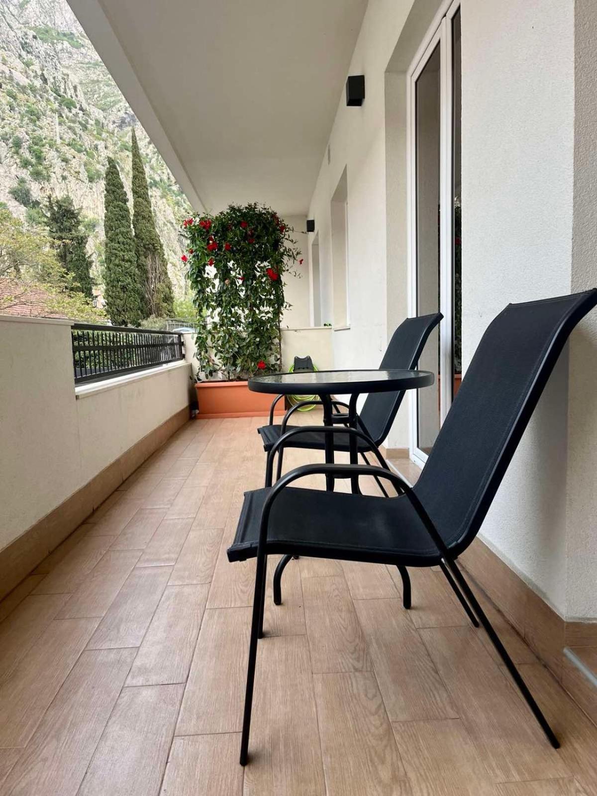 Garni Hotel TIANIS Kotor Exterior foto